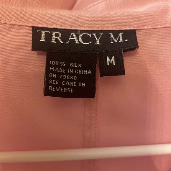Gorgeous pale pink Tracy M blouse.  Worn 1x. 100% silk - Picture 4 of 4